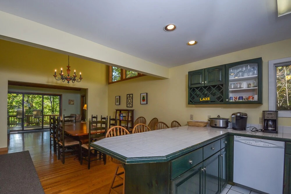 Lake Shore Retreat 5 Bedroom House