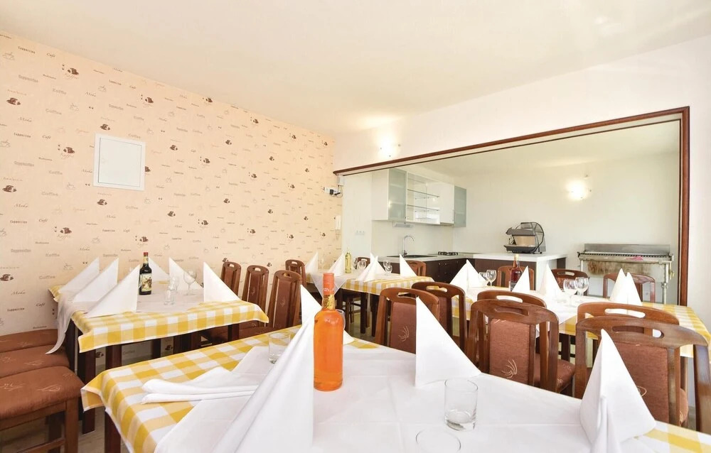 Beautiful Home in Stanici With Wifi and 2 Bedrooms