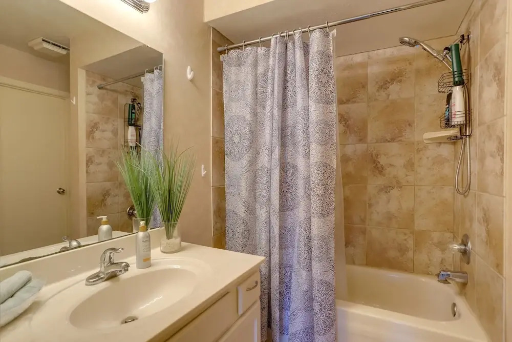 Toledo Vacation Rental ~ 8 Mi to Downtown!