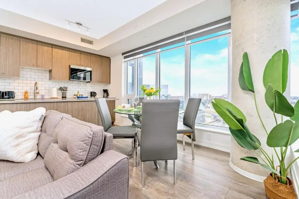 City Views From Your Balcony 1BR w King Bed