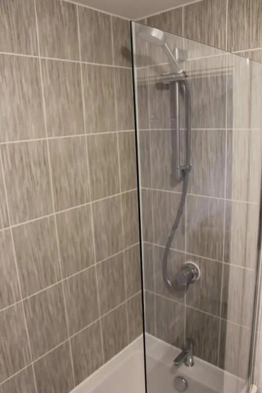 1-bed House - Sleeps 2 - Parking, Wifi