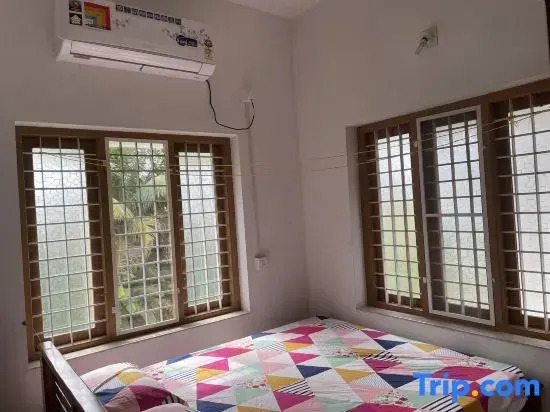 Full AC 4bhk townhouse, 10 mins from airport