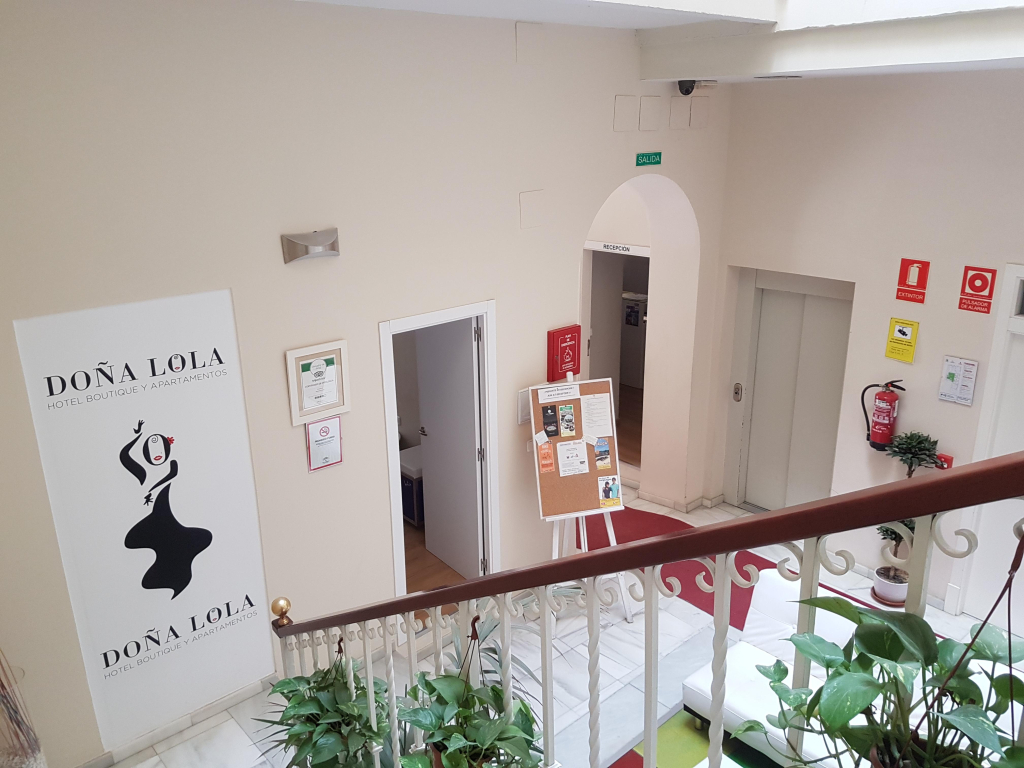 Hotel y Apartamentos Doña Lola