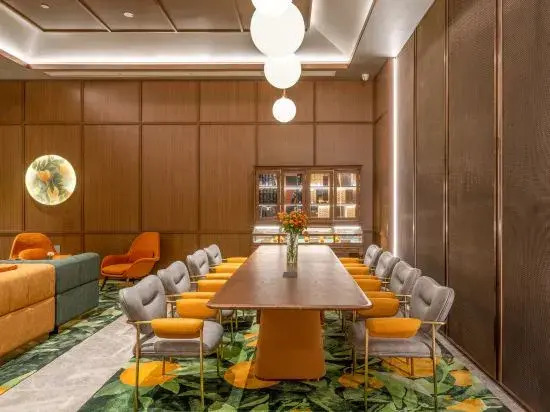 Orange Hotel (Wuhan Hankou Railway Station Fanhai CBD)