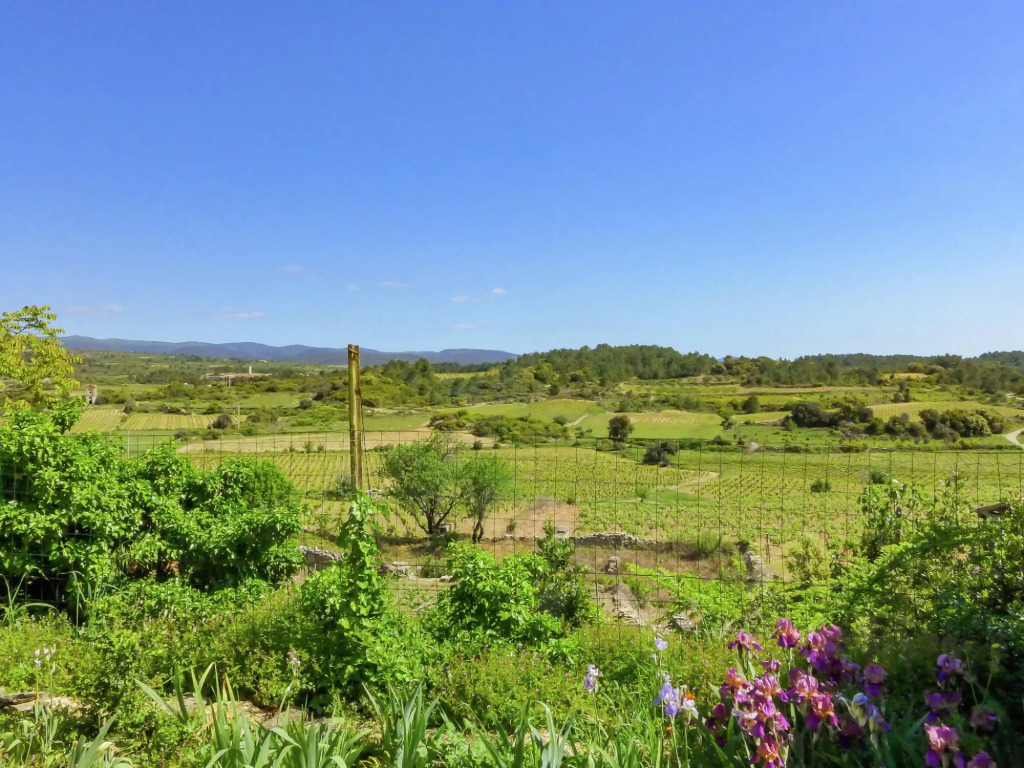 Charming Holiday Home in La Caunette with Swimming Pool