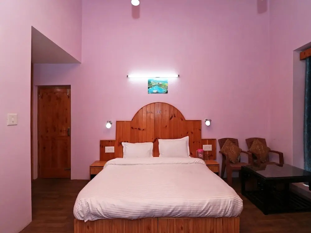 OYO 13696 Home 3BHK River Side Cottage Manali