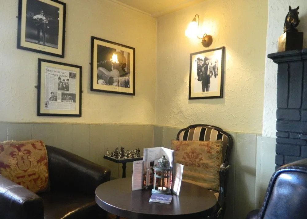 Berts Rooms at The Black Horse Inn
