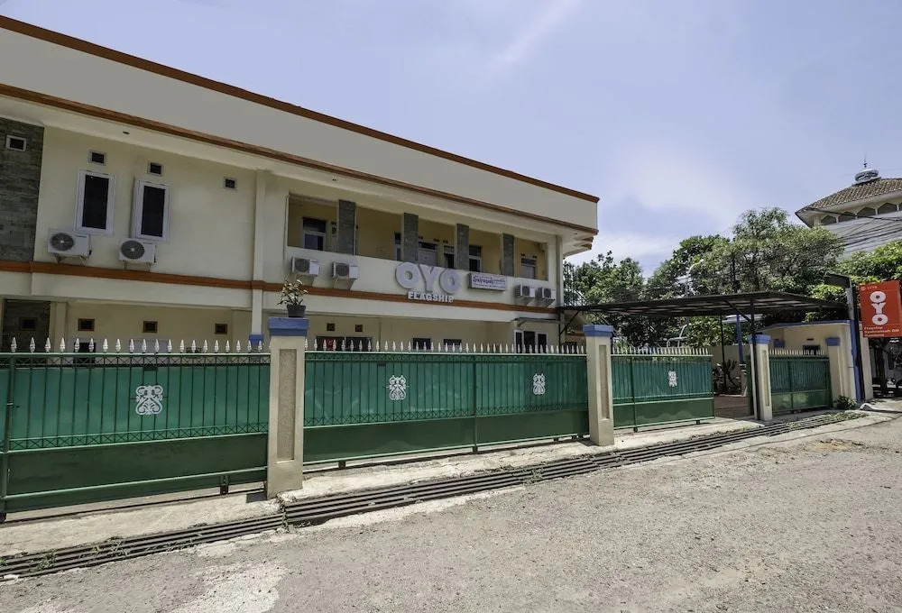 OYO Flagship 1779 Syahransah Guest House