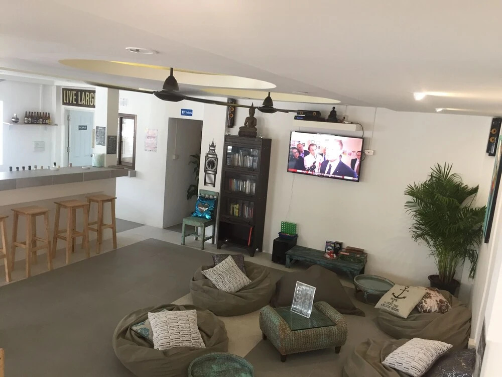 Castaway Guesthouse Hostel and Bar