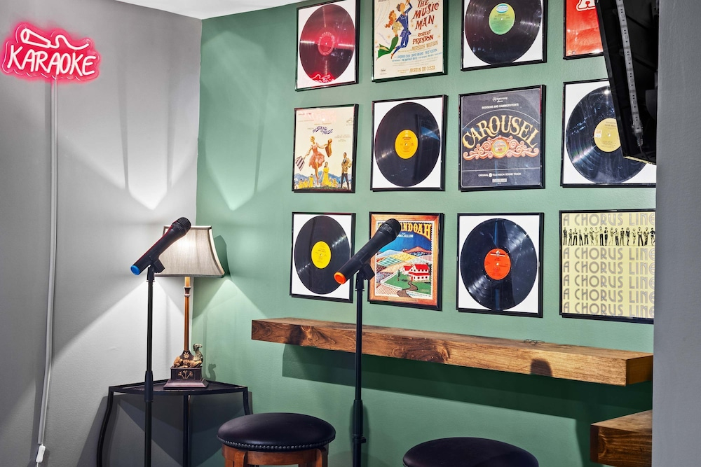 Luxe Sleeps20 Bar Lounge Karaoke Hottub Gameroom