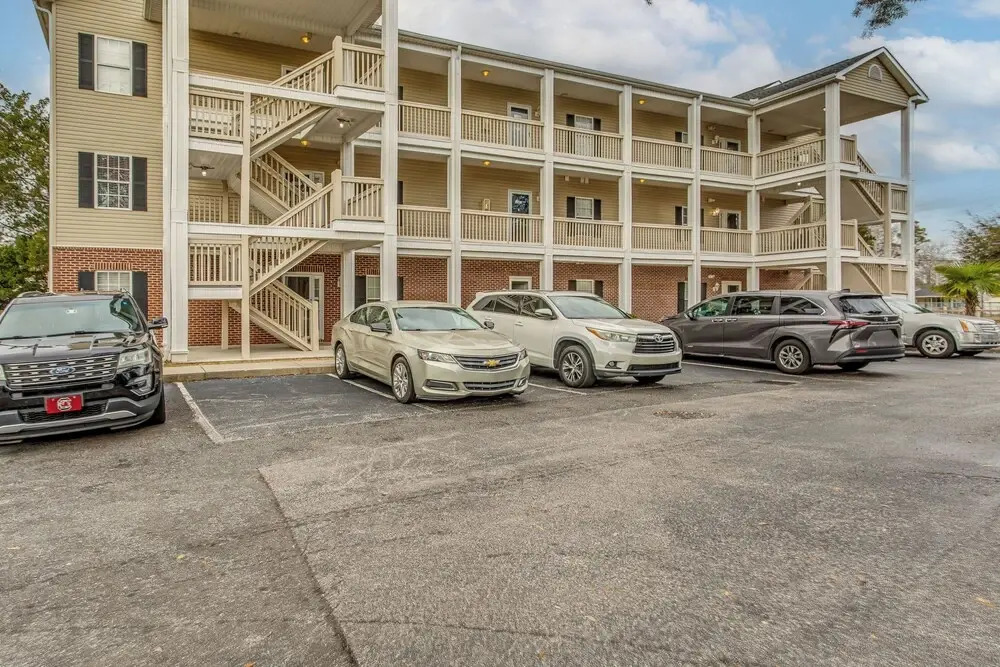 Condo w/ Pool Access, 1 Mi to Cherry Grove Beach!
