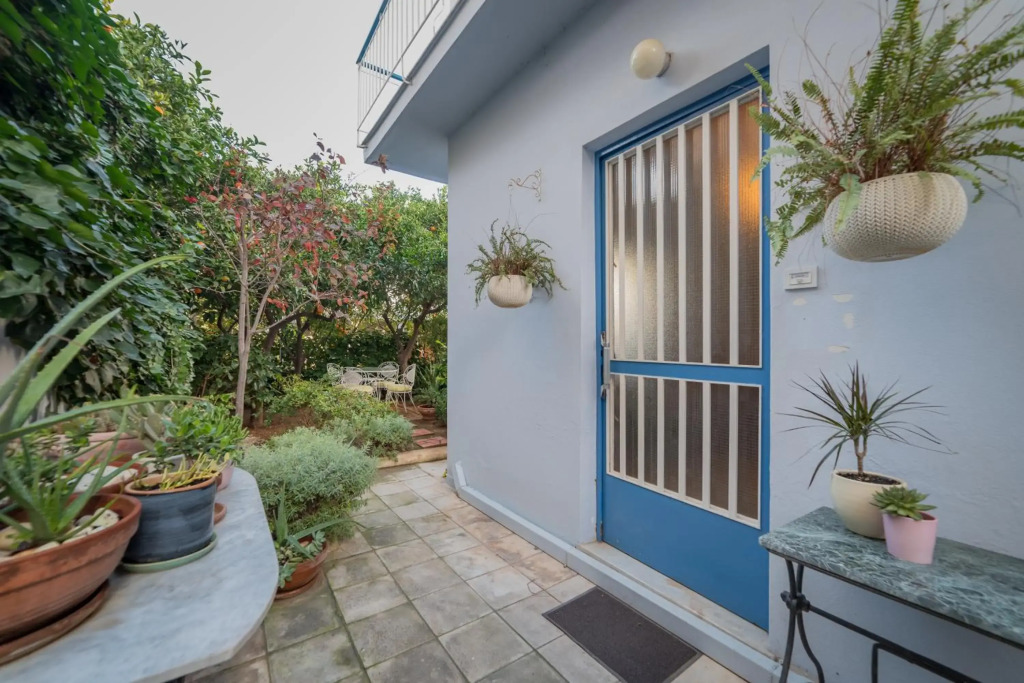 Vintage-style Garden Apartment
