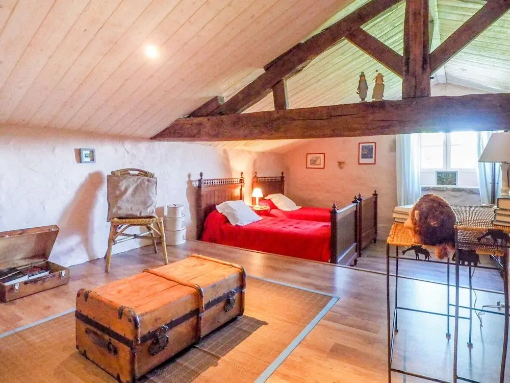 Holiday Home in Saint-Laurent-de-la-Salle with Pool