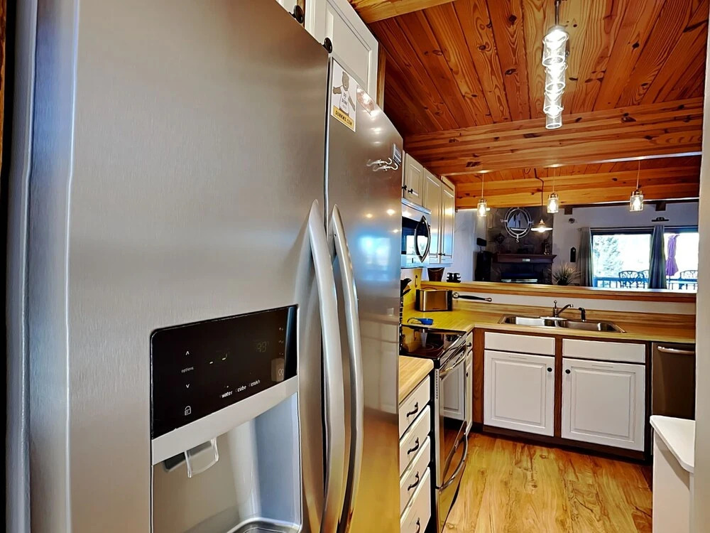Sunplace 02 by Taylor Made Deep Creek