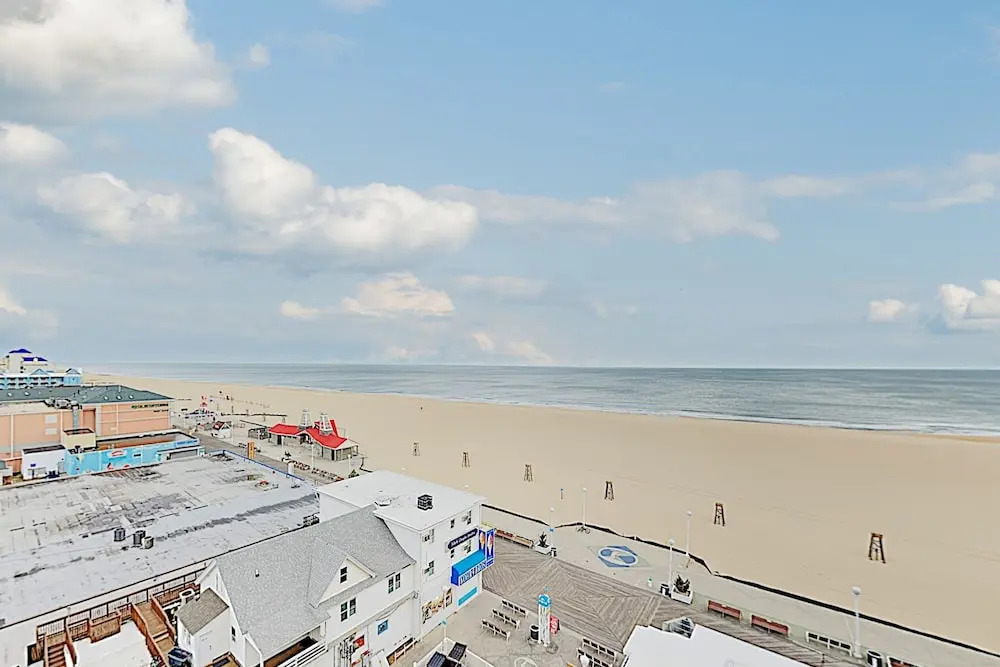 Beachfront Stunner On Boardwalk W/ Balcony & Pool 3 Bedroom Condo