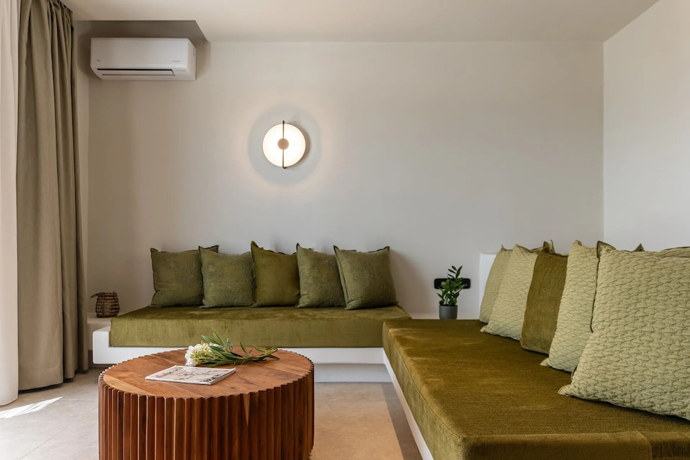 Lithia Exclusive Villas & Suites
