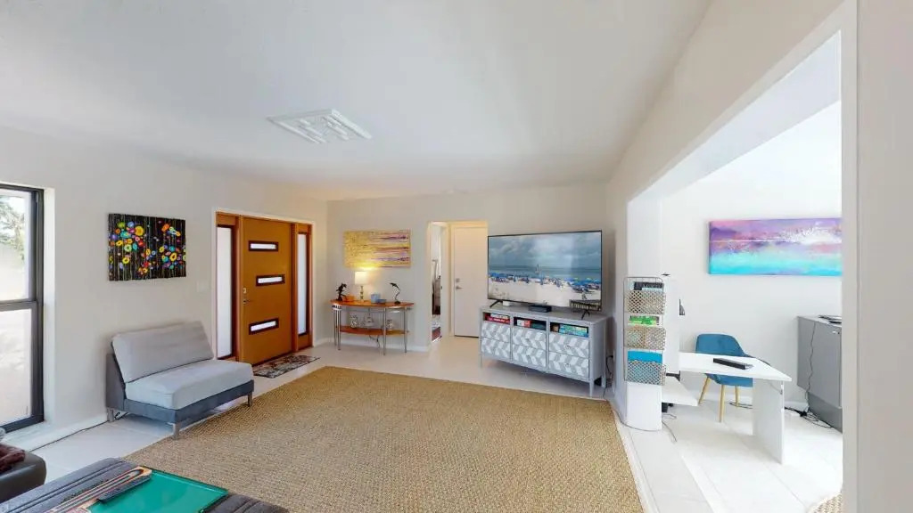 2 Bed Waterfront House I Minutes Away From The Beach