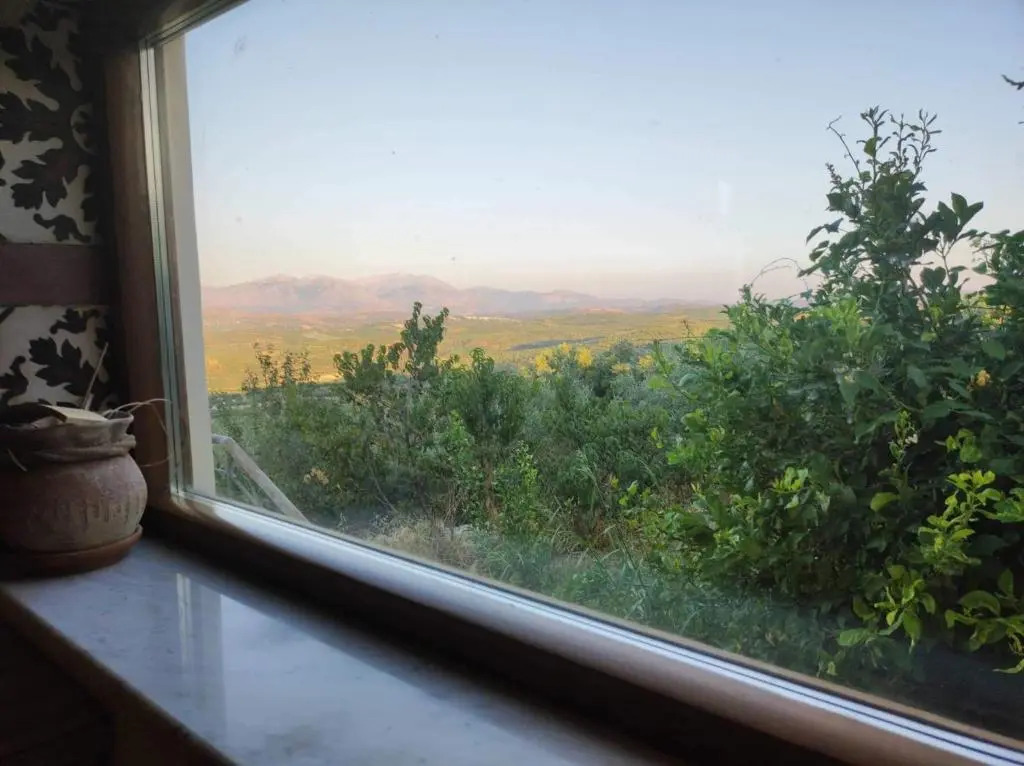 Aletraki -Off-Grid Retreat Above Heraklion, Peaceful Views