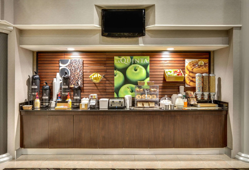 La Quinta by Wyndham Dallas - Addison Galleria