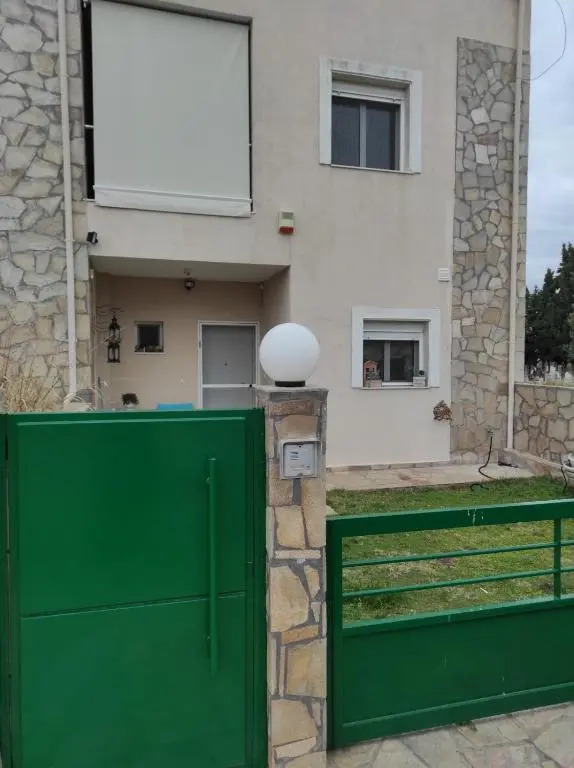 D & J Luxury House
