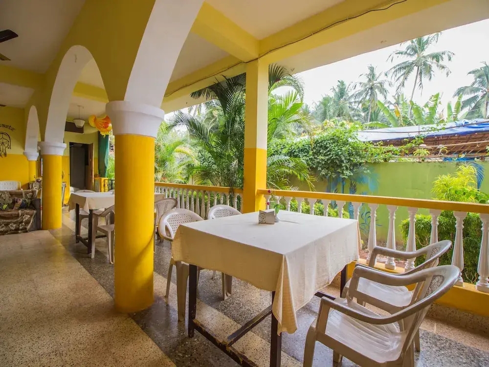 OYO 11619 Home Peaceful Studio Ashwem Beach