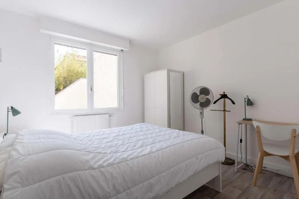 Bright 70m Cosy Near the Beach