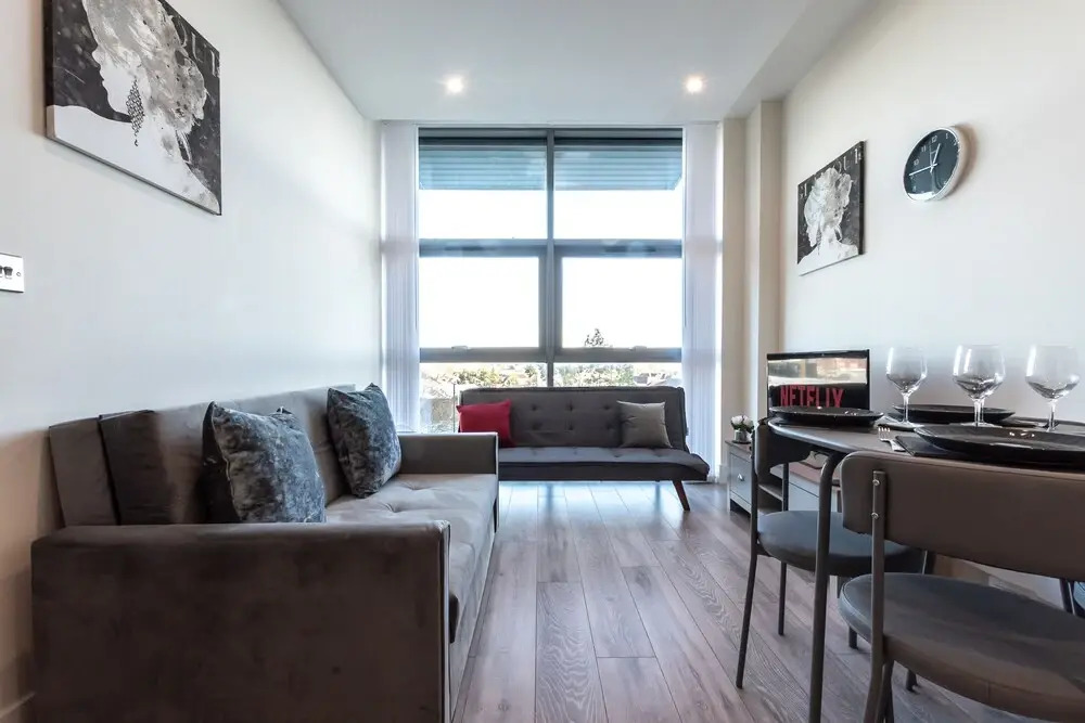 OnPoint -SUPER 1 Bedroom Apt Slough