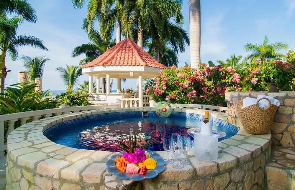 Sprawling 7BR Villa Overlooking the Sea Pool Hot Tub & Resort Access