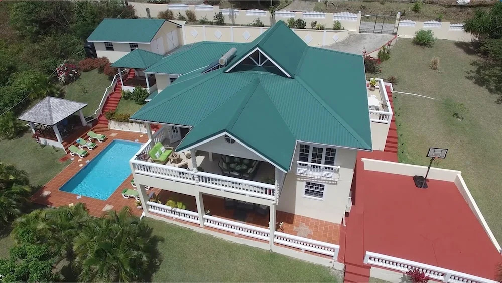 Beautiful 5-bed Villa With Views And Pool - Decaj 5 Bedroom Villa by RedAwning