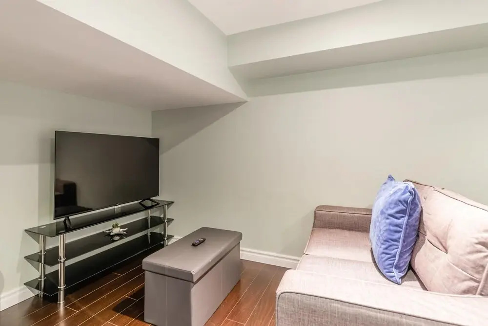 Bright and Spacious - 3BR Apt With Netflix - Near High Park