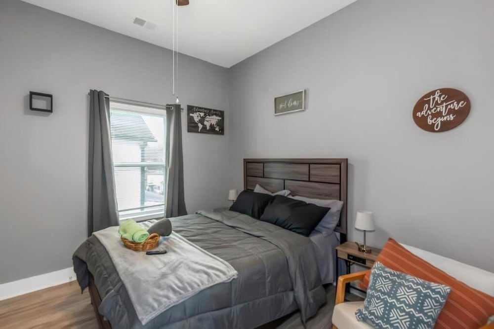 Chic 4BR Home Near AUC&DTWN