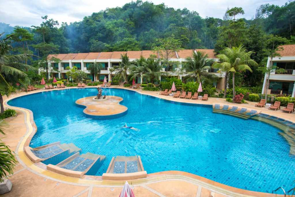 Hotel and Beach Bungalow at Lanta Resort
