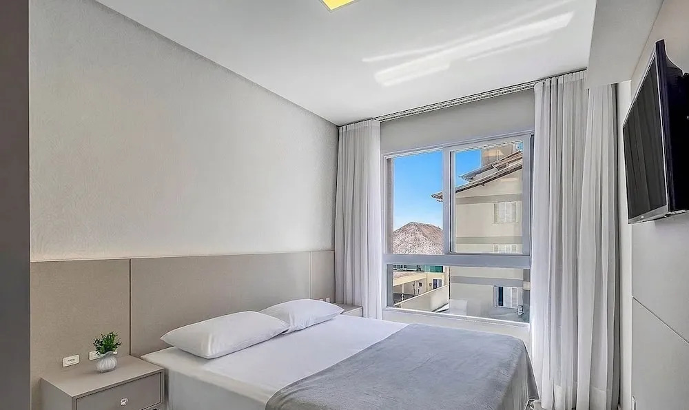 Modern 3BR apt Near the Beach Ema0201