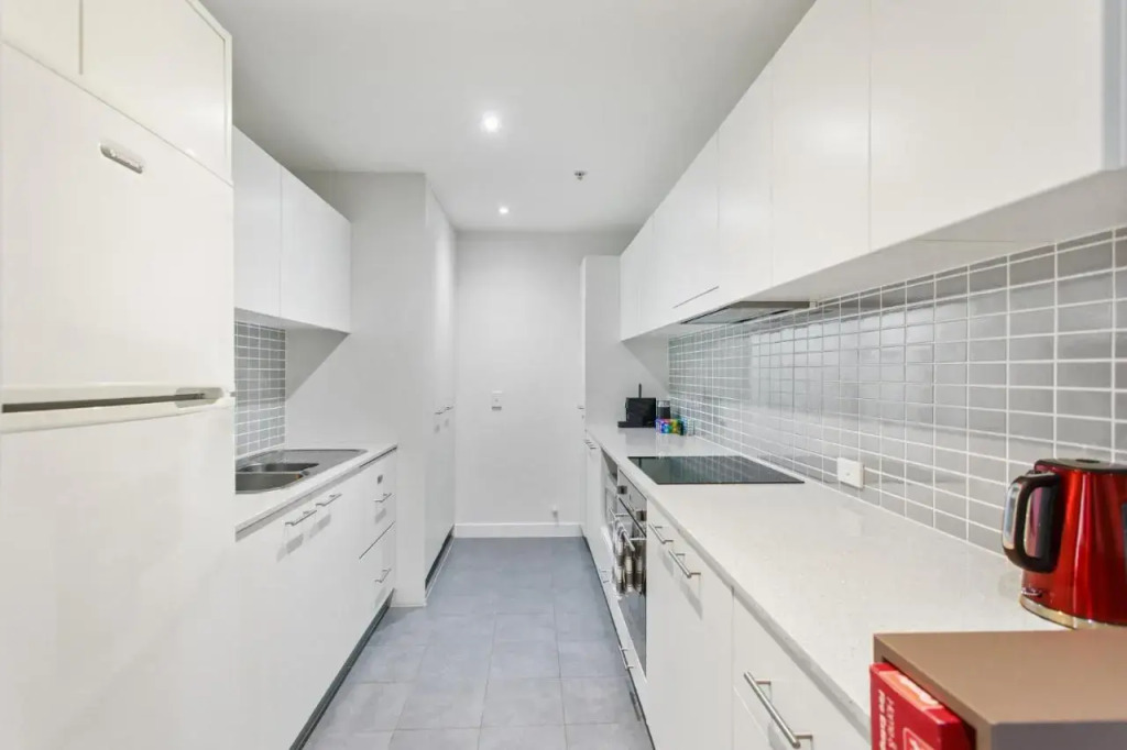 Spacious & High in the Skyplaza - 1bd 1bth Apt