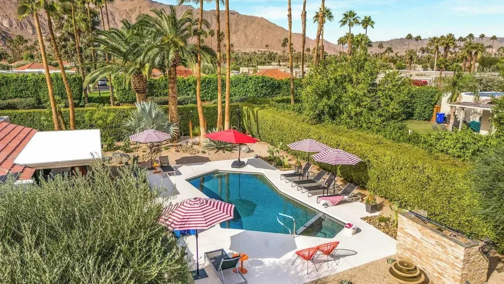 Design-forward Palm Springs Home w/ Saltwater Pool, Lush Yard & Multiple Outdoor Dining Areas Casa Papagayo by Avantstay