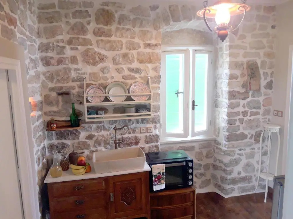 1836 Traditional House