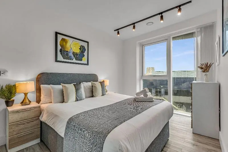 Modern Serviced Apartments North Acton