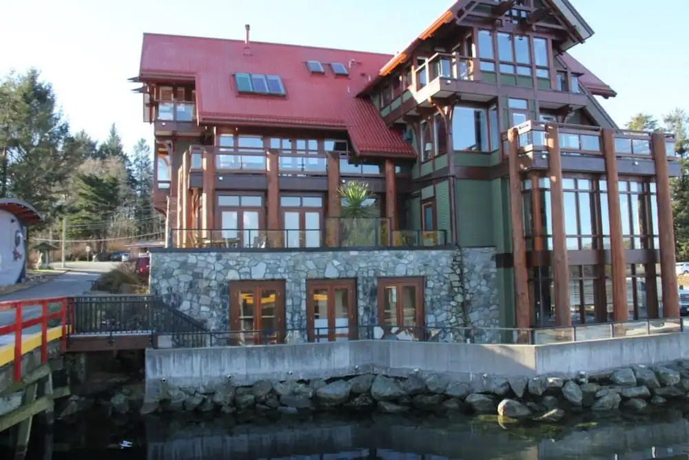 Whiskey Landing Lodge