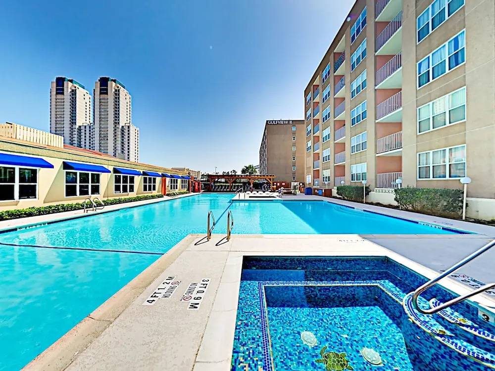 New Listing! Gulf , Steps To Sand & Waterpark 1 Bedroom Condo