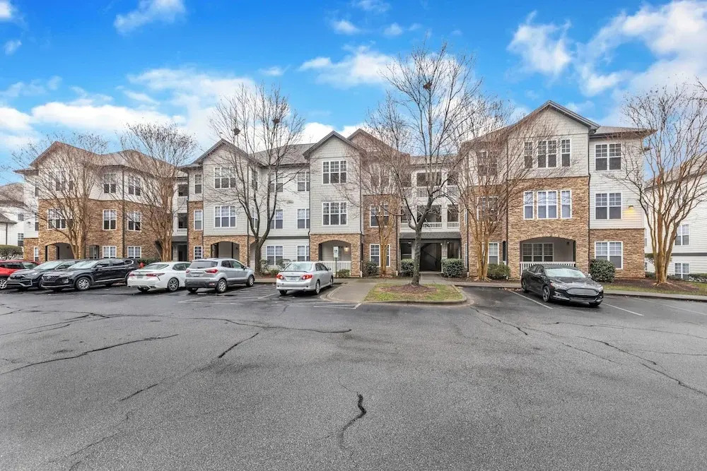 Upscale 1BR Suite to Downtown Raleigh