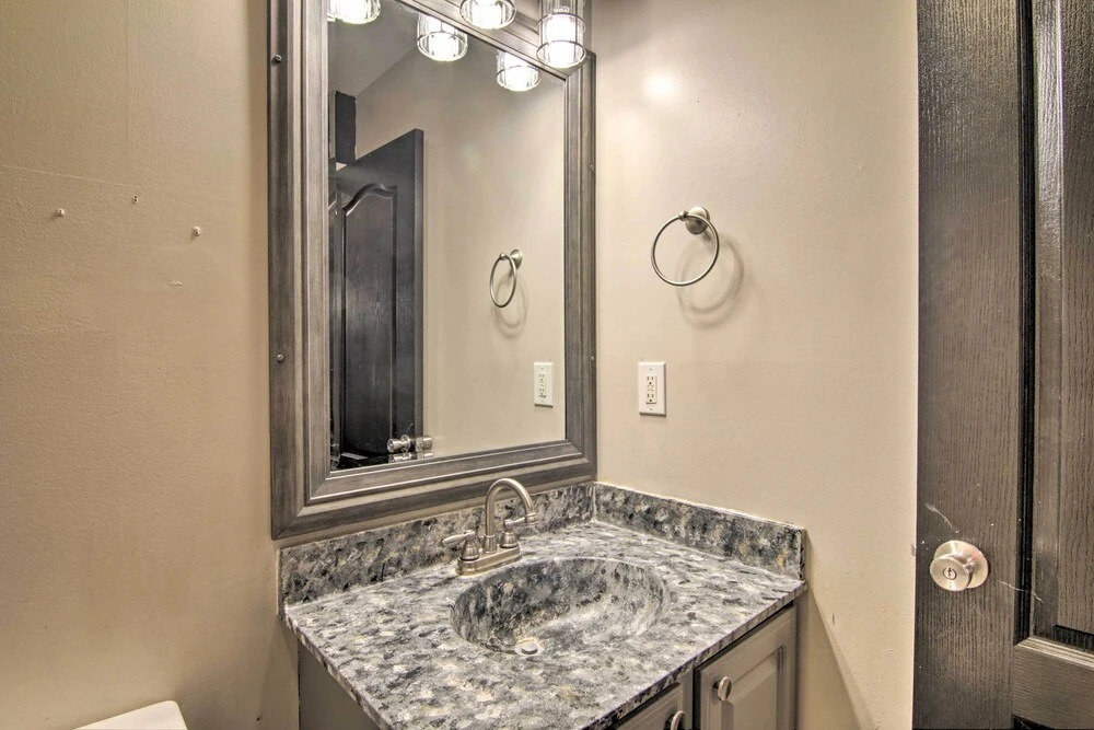 4 Mi to Ocean: Lewes Beach Condo w/ Screened Porch