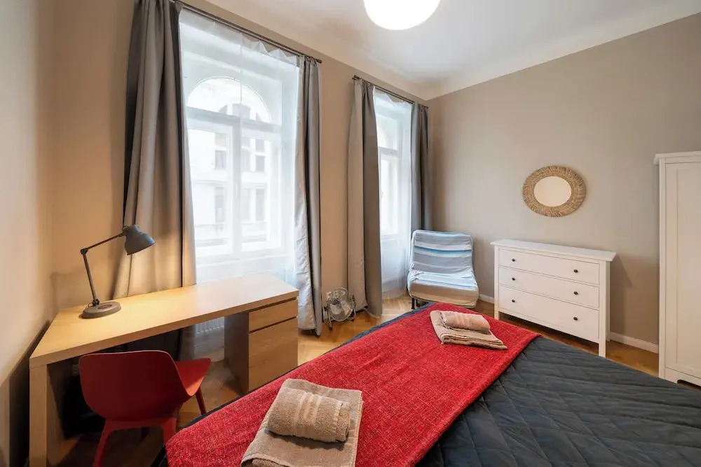 1 Bed Flat - Sleeps 5 - Parking - Wifi