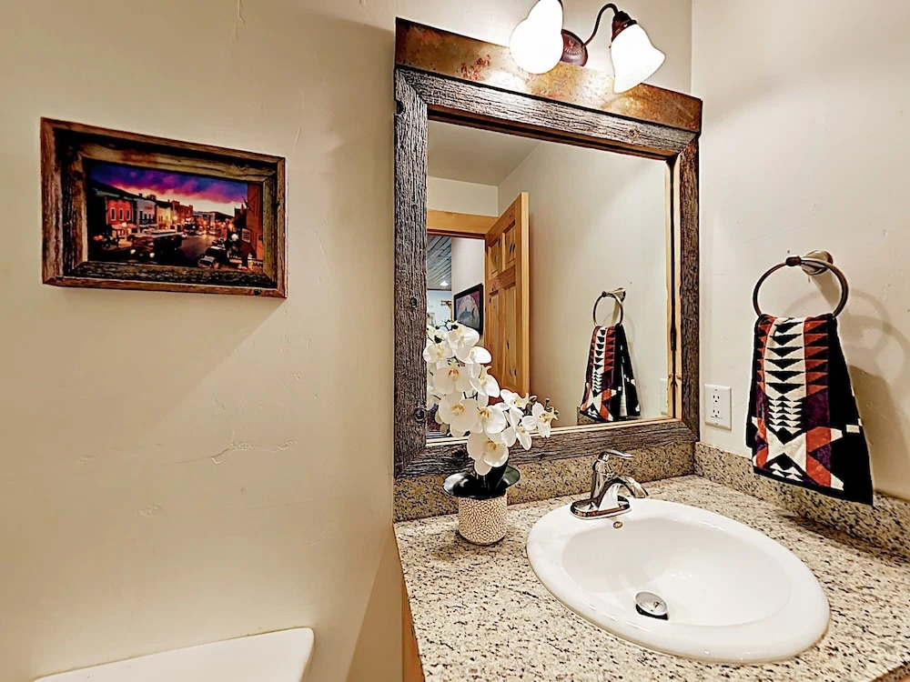 New Listing! Park City , 3 Min. To Lifts 2 Bedroom Condo