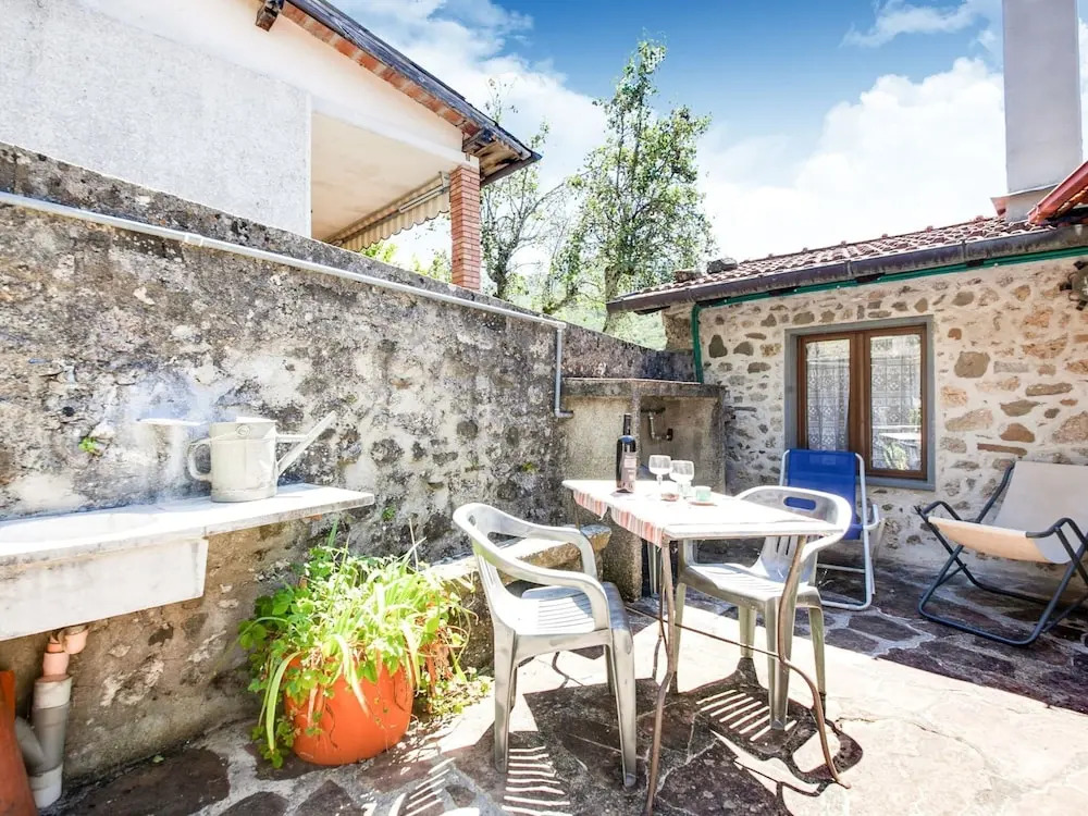 Farmhouse in Italy With Private Terrace