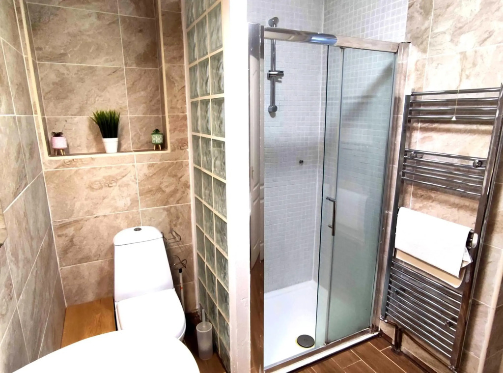 The Brum House - Private garden, 3 TVs with NETFLIX, BBQ, up to 8 guests