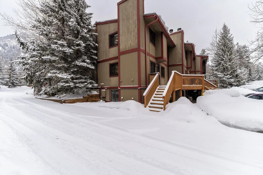 Creekside Condos #A7 by Summit County Mountain Retreats