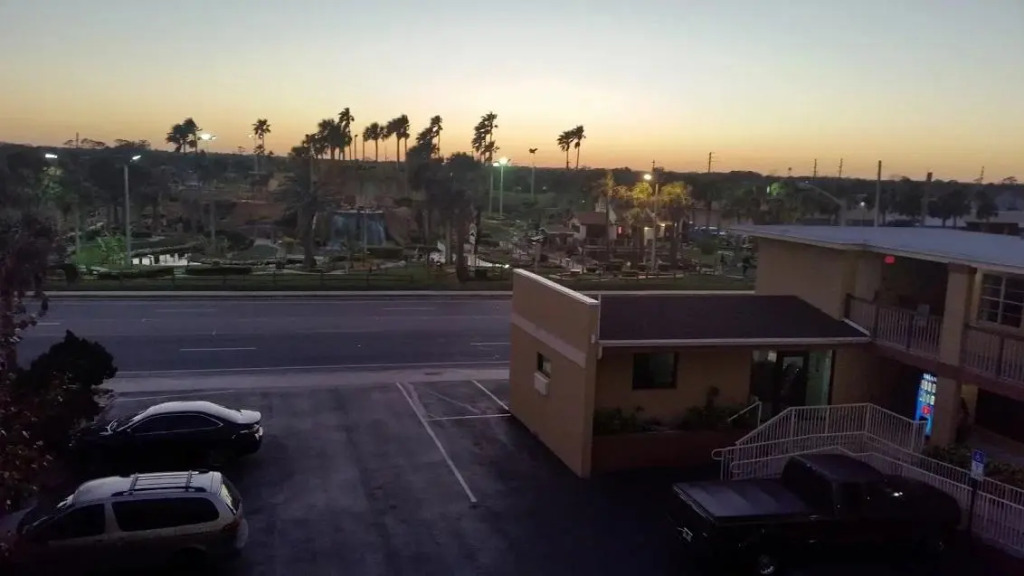 Driftwood Beach Motel