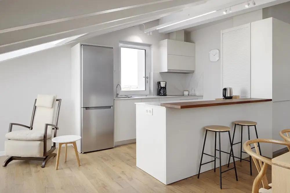 H SUITE3B by Smiling Rentals