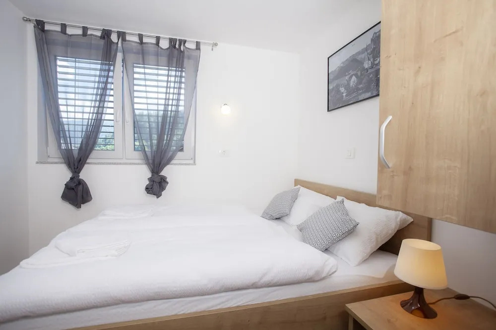 Razingar Apartments