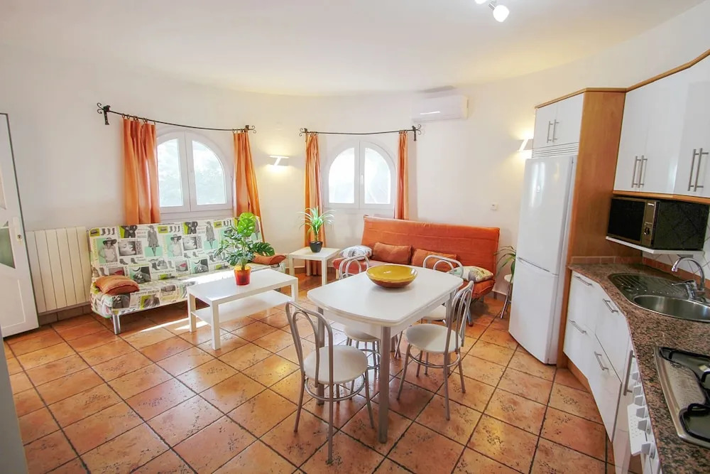 May - pretty holiday property with private pool in Benissa